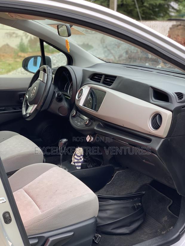 Toyota Vitz 1.3 FWD 5dr 2012 Silver