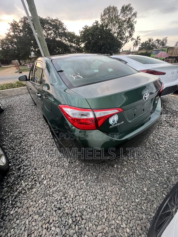 Toyota Corolla 2014 Green