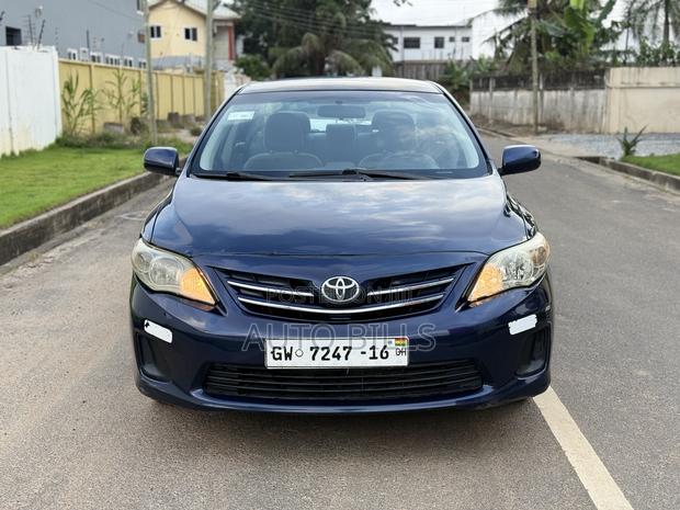 Toyota Corolla LE 4dr Sedan (1.8L 4cyl 4A) 2013 Blue