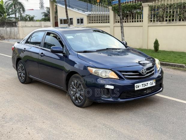 Toyota Corolla LE 4dr Sedan (1.8L 4cyl 4A) 2013 Blue