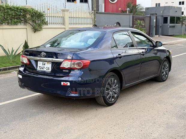 Toyota Corolla LE 4dr Sedan (1.8L 4cyl 4A) 2013 Blue