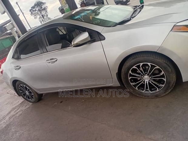 Toyota Corolla L 4dr Sedan (1.8L 4cyl Manual) 2016