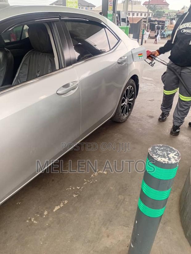 Toyota Corolla L 4dr Sedan (1.8L 4cyl Manual) 2016