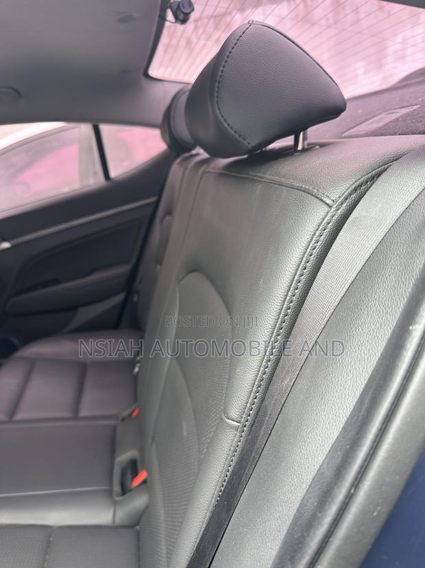 Hyundai Avante 2016 Blue