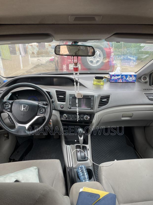 Honda Civic 1.8 5 Door Automatic 2012 Gray