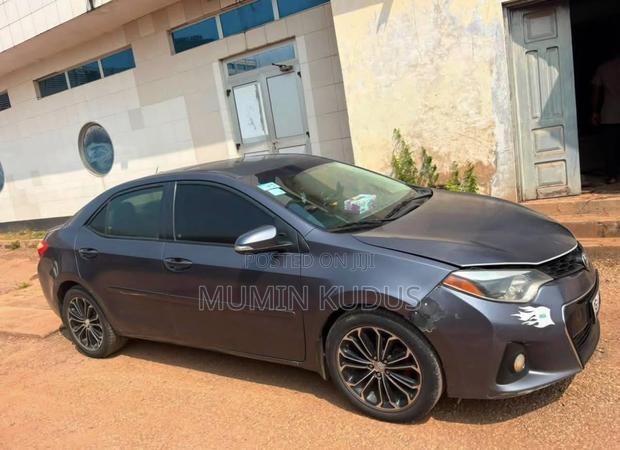 Toyota Corolla S 4dr Sedan (1.8L 4cyl CVT) 2015 Gray