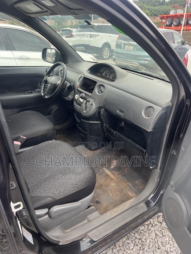 Toyota Sienta 2014 Brown