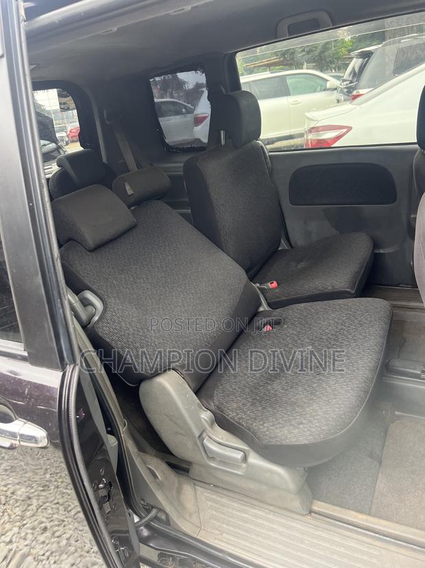 Toyota Sienta 2014 Brown