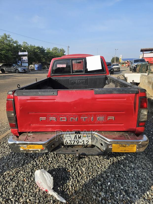 Nissan Frontier 2002 Red