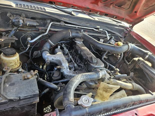 Nissan Frontier 2002 Red