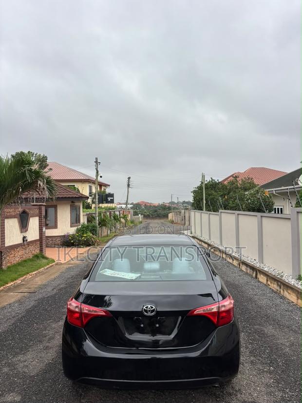 Toyota Corolla LE Eco (1.8L 4cyl 2A) 2019 Black