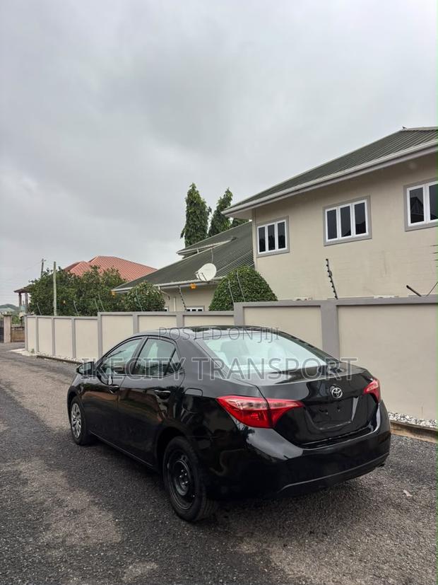 Toyota Corolla LE Eco (1.8L 4cyl 2A) 2019 Black