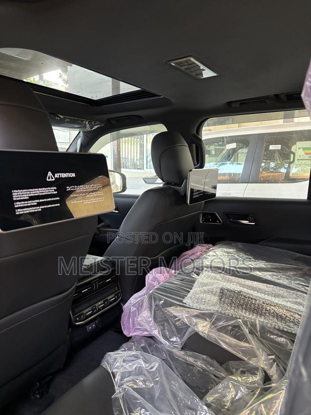 New Toyota Land Cruiser LC300 2024 White