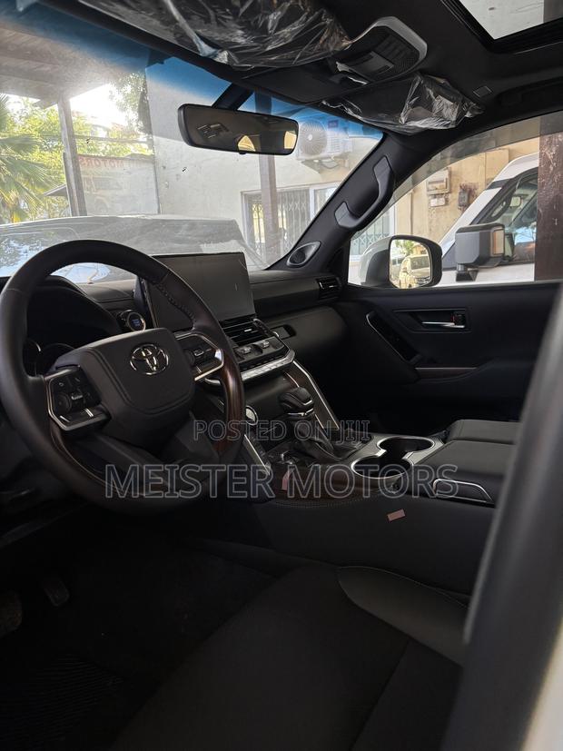 New Toyota Land Cruiser LC300 2024 White