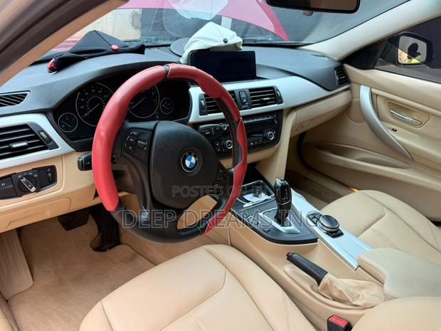 BMW 320i Sedan RWD 2014 Red
