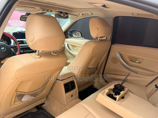 BMW 320i Sedan RWD 2014 Red