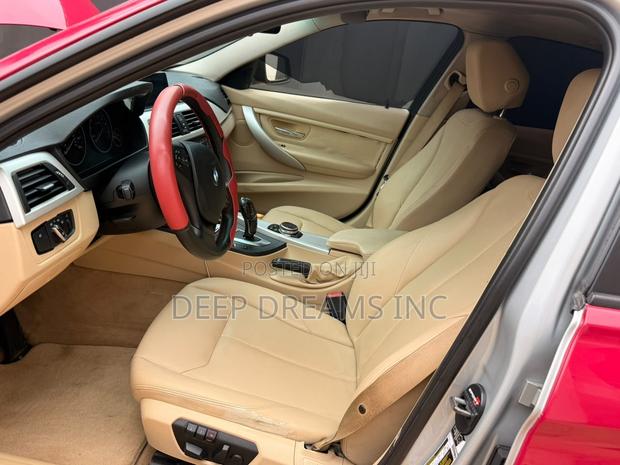 BMW 320i Sedan RWD 2014 Red