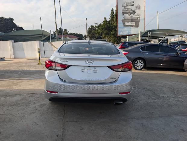 Hyundai Elantra Limited 4dr Sedan (1.8L 4cyl 6A) 2014 Silver