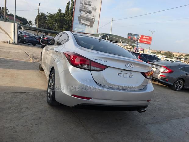 Hyundai Elantra Limited 4dr Sedan (1.8L 4cyl 6A) 2014 Silver
