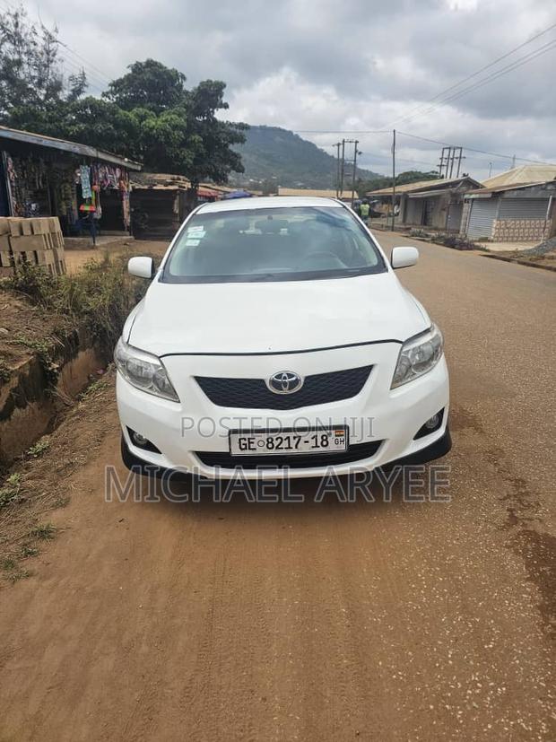 Toyota Corolla 2010 White