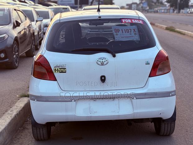Toyota Yaris Base Hatchback 5dr 2010 White