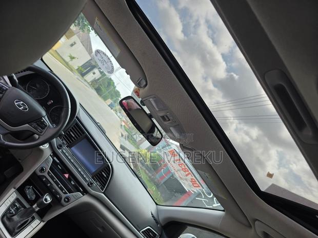 Hyundai Elantra 2017 Silver