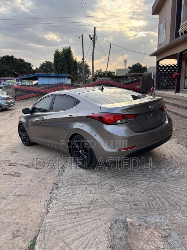 Hyundai Elantra 2014 Brown