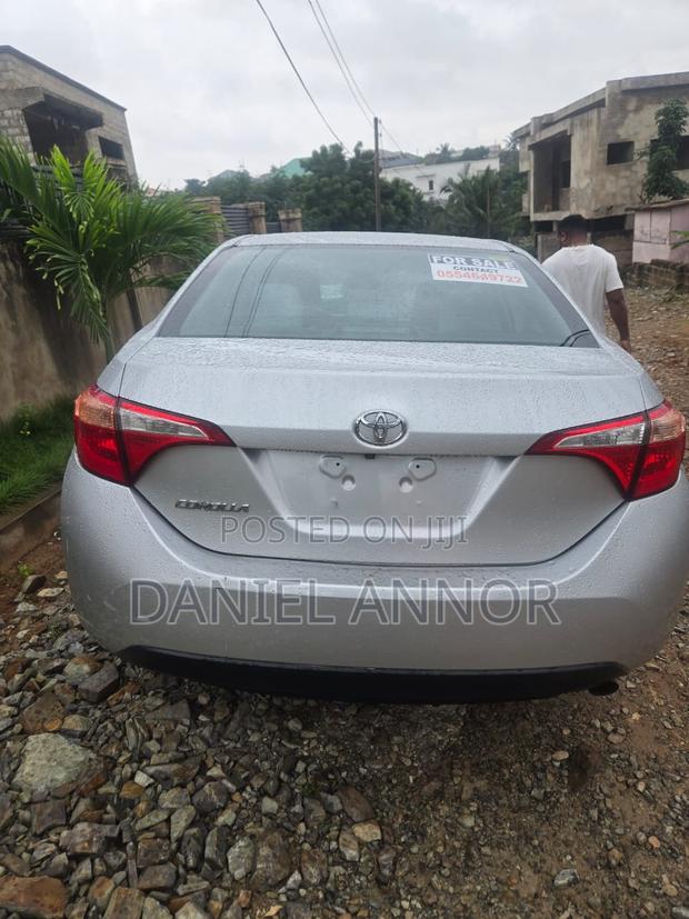 Toyota Corolla SE (1.8L 4cyl 2A) 2018 Silver