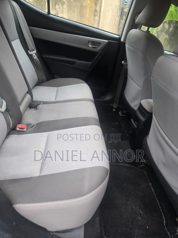 Toyota Corolla SE (1.8L 4cyl 2A) 2018 Silver