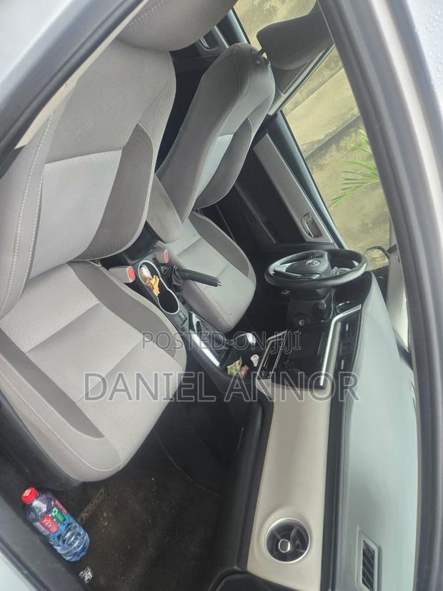 Toyota Corolla SE (1.8L 4cyl 2A) 2018 Silver