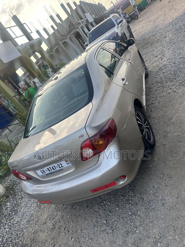 Toyota Corolla 2010 Gold