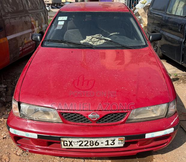 Nissan Almera Tino 2002 Red