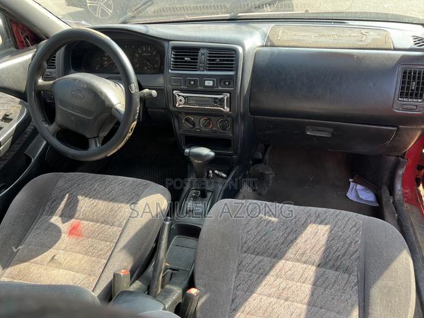 Nissan Almera Tino 2002 Red