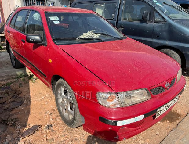 Nissan Almera Tino 2002 Red