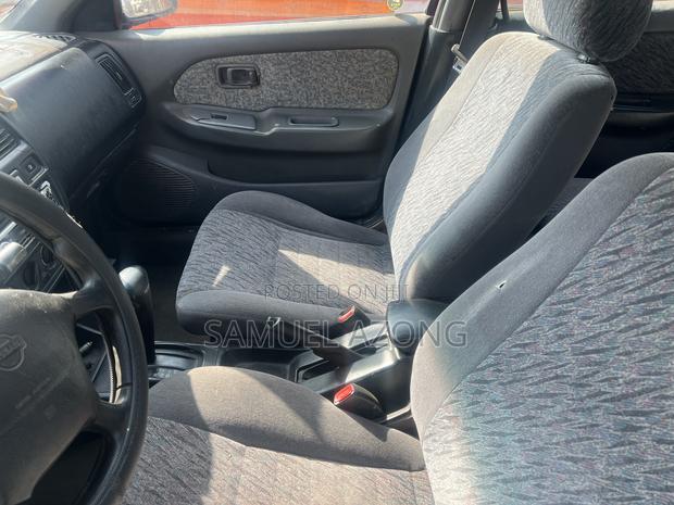 Nissan Almera Tino 2002 Red