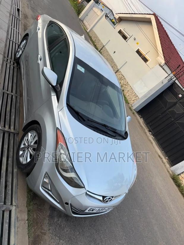 Hyundai Elantra Limited 4dr Sedan (1.8L 4cyl 6A) 2015 Silver