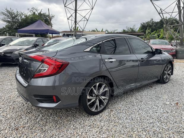 Honda Civic Touring Sedan 2019 Gray