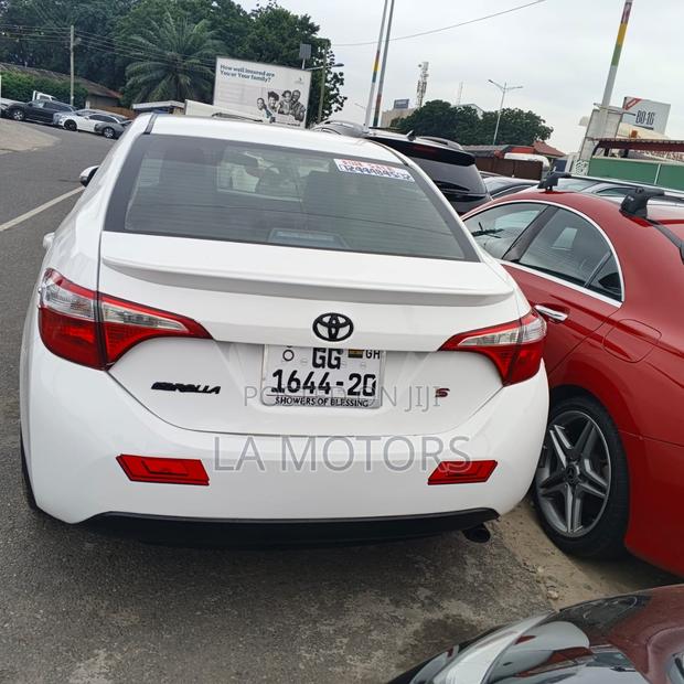 Toyota Corolla 2016 White