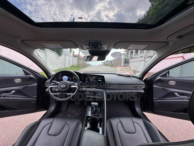 Hyundai Elantra Limited IVT 2025 Black