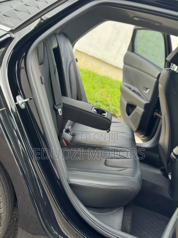 Hyundai Elantra Limited IVT 2025 Black