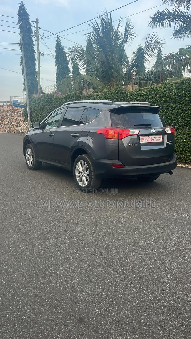 Toyota RAV4 Limited 4dr SUV (2.5L 4cyl 6A) 2015 Gray