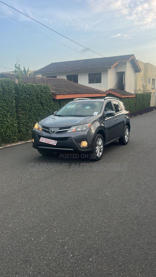 Toyota RAV4 Limited 4dr SUV (2.5L 4cyl 6A) 2015 Gray