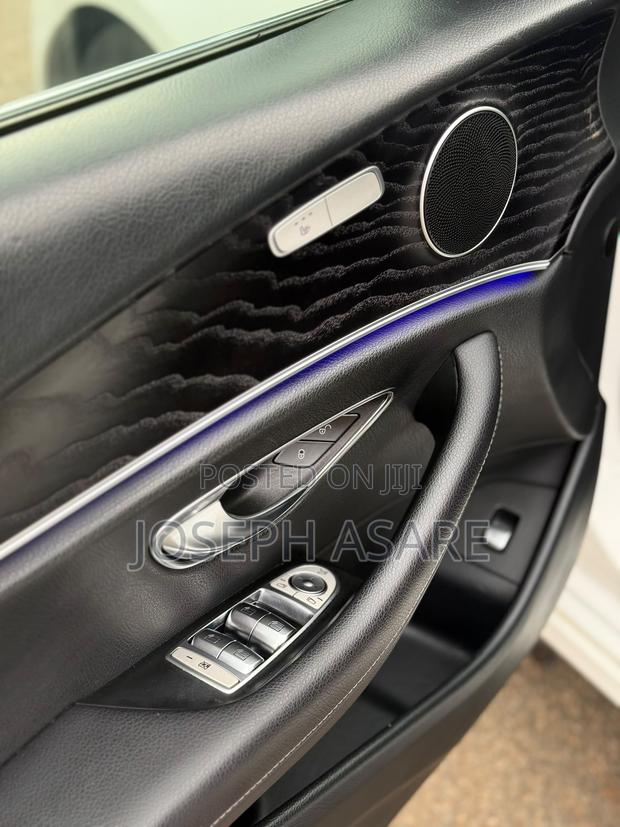 Mercedes-Benz E200 2023 White