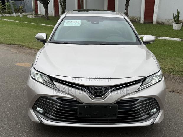 Toyota Camry XLE FWD 2020 Silver