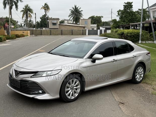Toyota Camry XLE FWD 2020 Silver