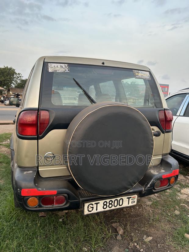 Nissan Terrano 2004 Gold