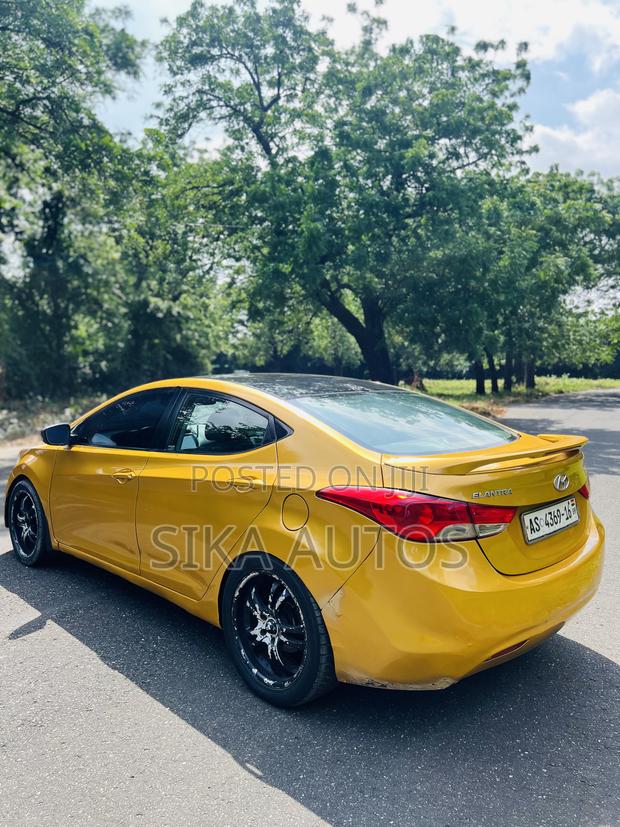 Hyundai Elantra GLS Sedan FWD (1.8L 4cyl 6A) 2013 Gold