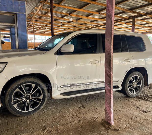Toyota Land Cruiser 2014 White