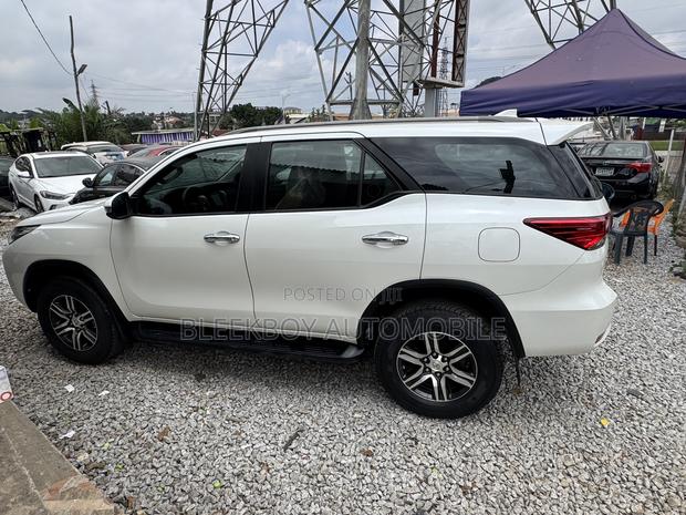Toyota Fortuner 2.7 AWD 2019 White