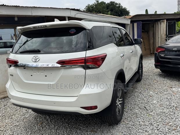 Toyota Fortuner 2.7 AWD 2019 White